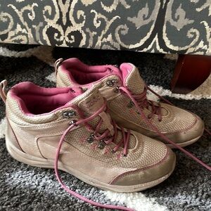 Vionic tan purple hiking boots sz 11